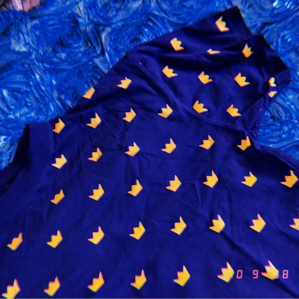 Blue With Yellow Crown Pattern M Tee Shirt Blue With Yellow Crown Pattern M Tee Shirt